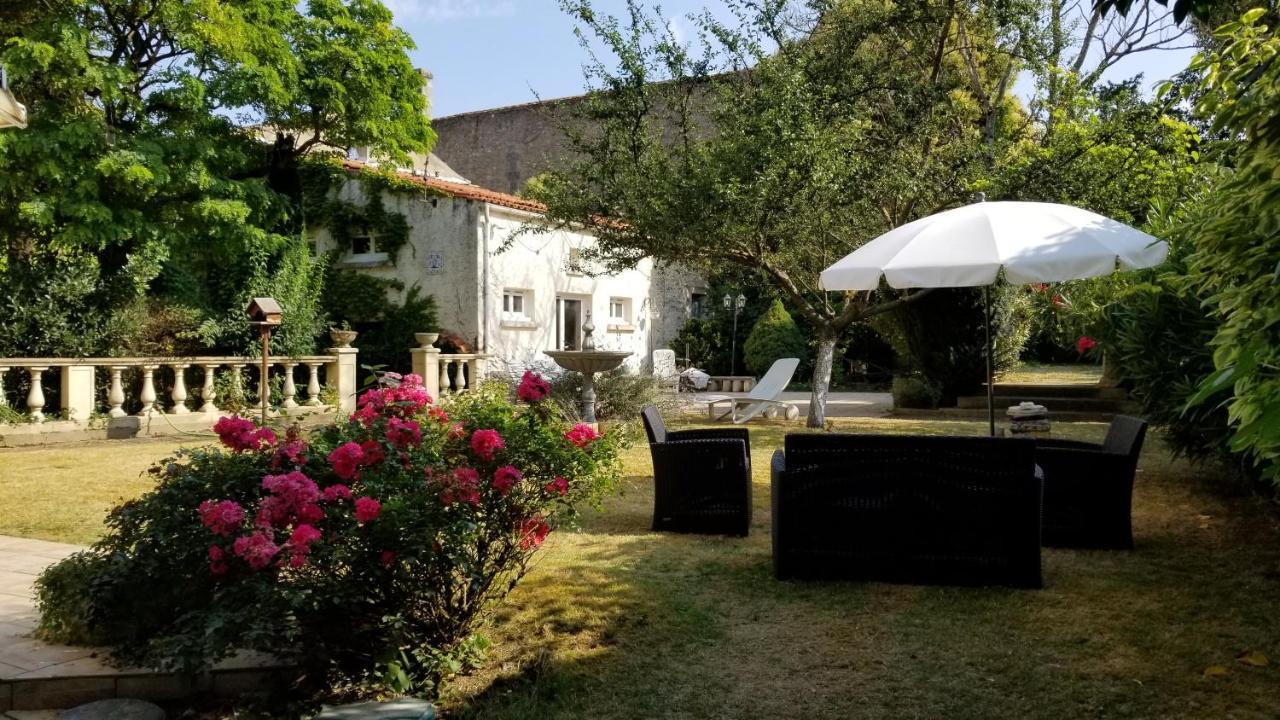 Bed and Breakfast La Maison Blanche Blaye Exterior foto